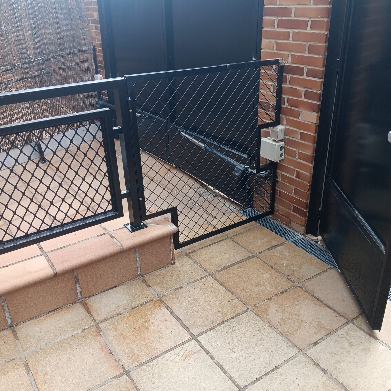 Contacta con nosotros - puerta de separacion garaje