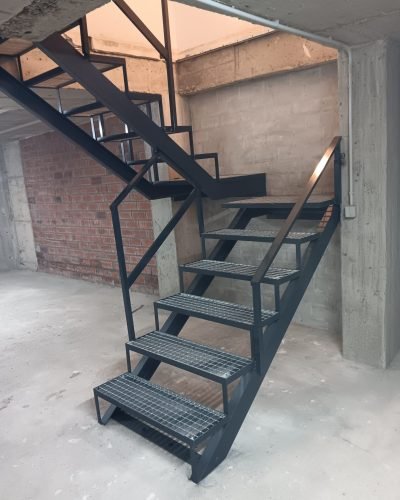 Contacta con nosotros - Escaleras metalicas